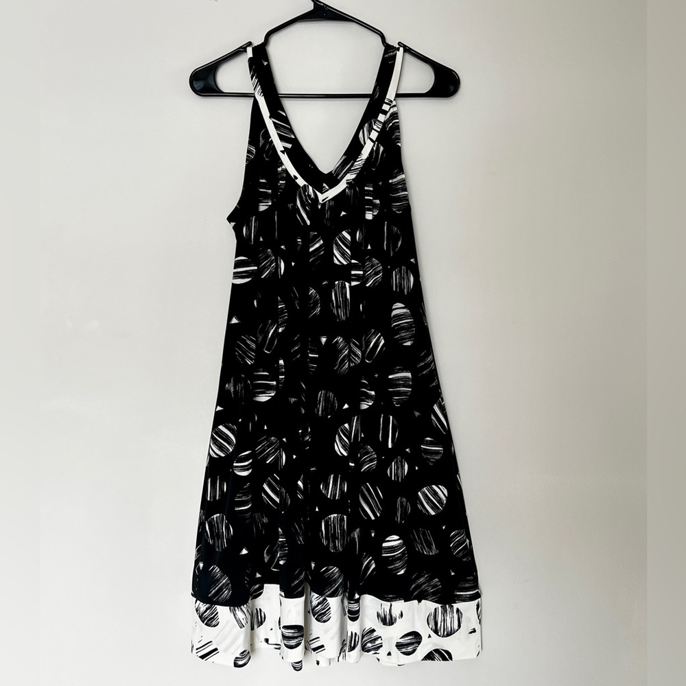 BCBGMAXAZRIA Black and White V-Neck Flowy Tank Dress